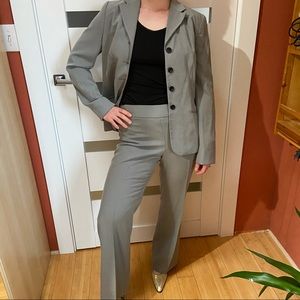 EUC Ann Taylor classic gray pant suit -long jacket